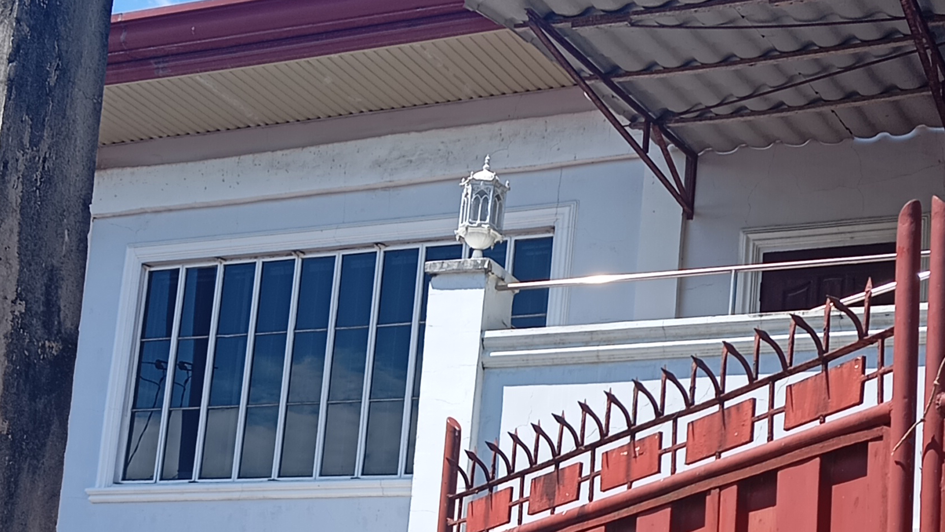 House + 1 Small House & Lot in Talon-Talon!